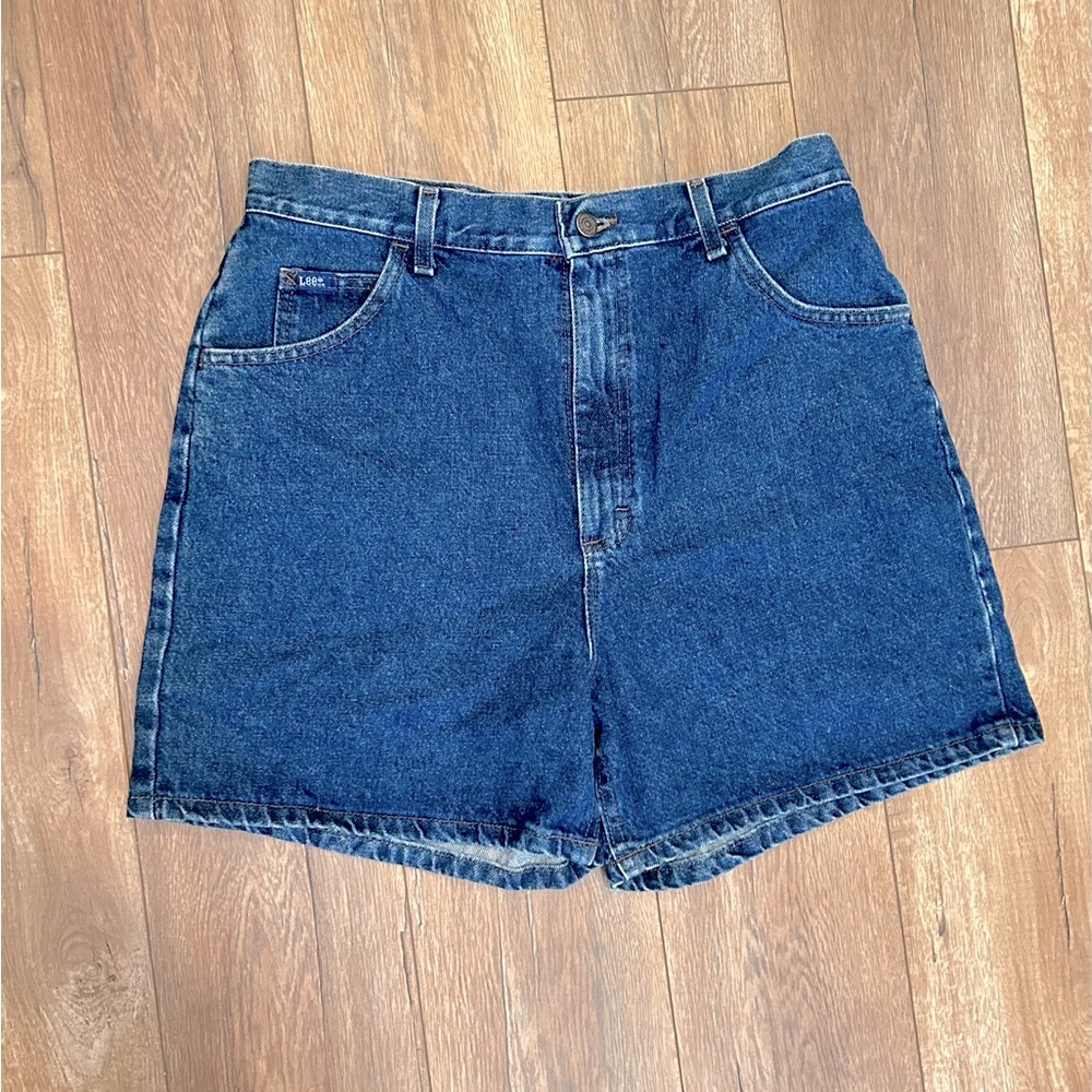 Lee women’s high rise jeans shorts. Size 16